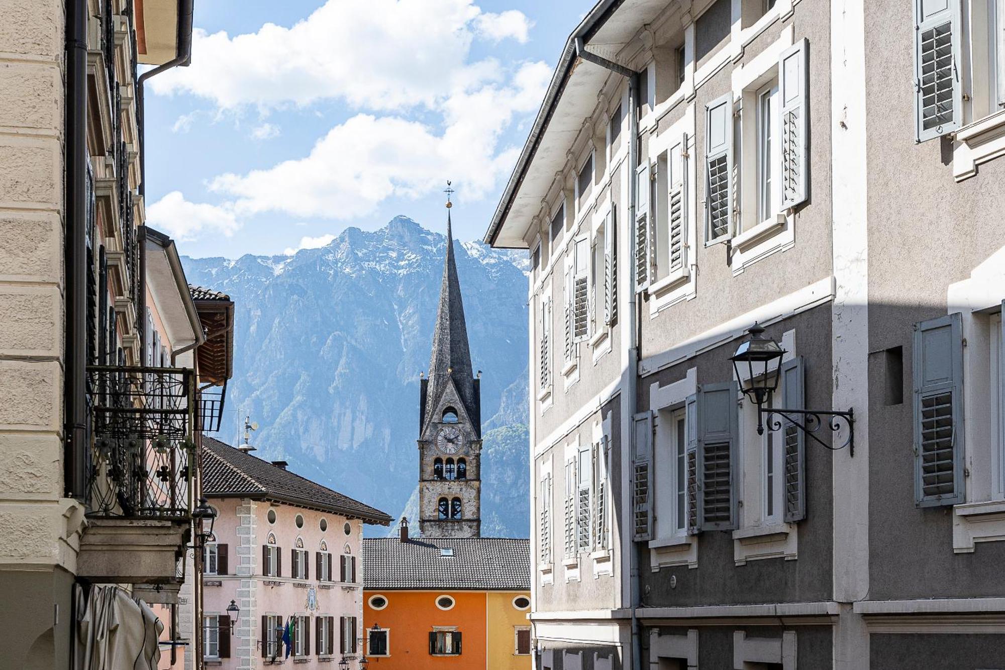 Trentino Lodge Piazza Municipio Strigno Buitenkant foto